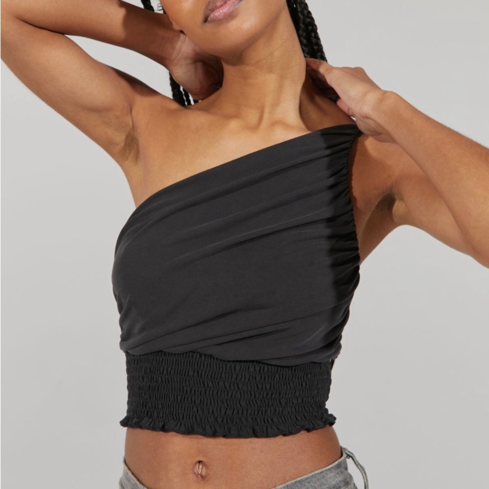UO Melendez One-Shoulder Smocked Tank Top! (Size Small)
